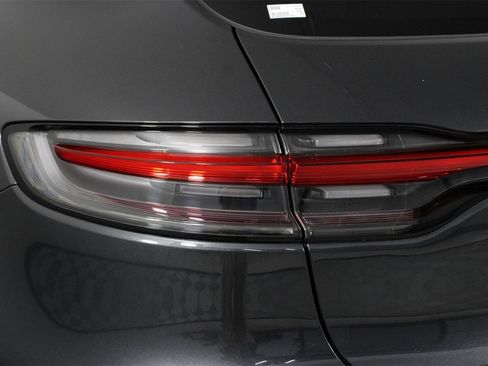 Used 2025 Porsche Macan image 21