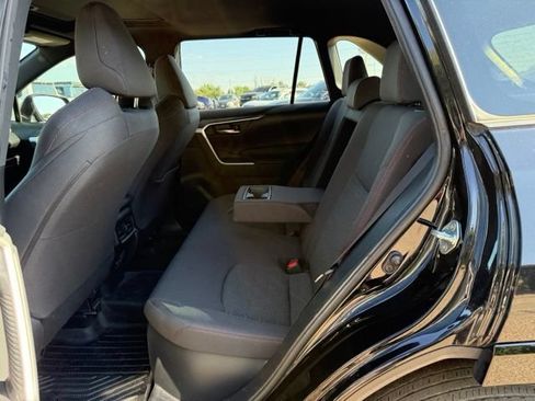 Used 2024 Toyota RAV4 SE w/ Weather & Moonroof Package AWD/4WD image 17