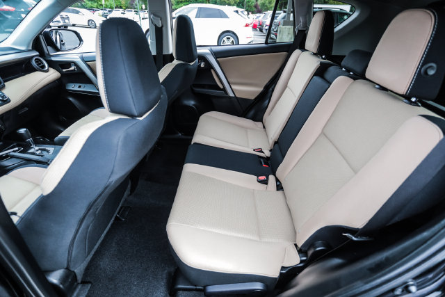 Used 2017 Toyota RAV4 XLE AWD/4WD image 55