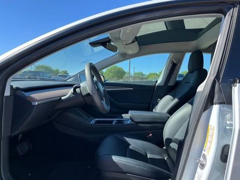 Used 2023 Tesla Model 3 Standard Range RWD image 9