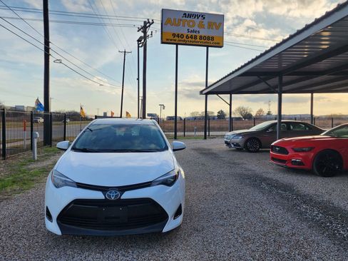 Used 2019 Toyota Corolla LE image 2