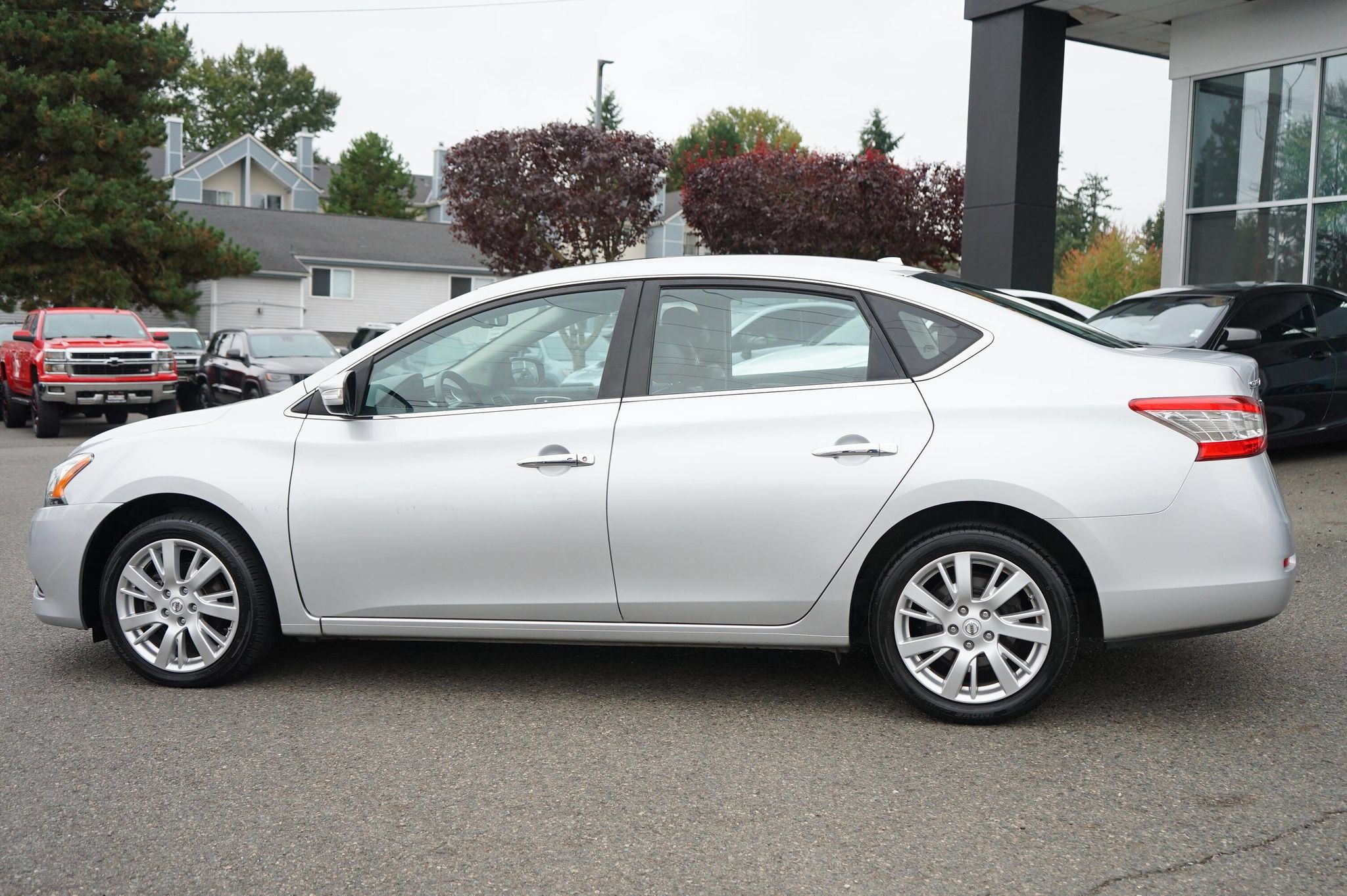 Used 2014 Nissan Sentra SL w/ Premium Package FWD image 2
