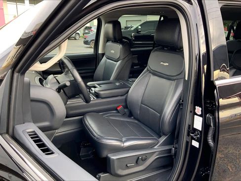 Used 2025 Ford Expedition Max Platinum AWD/4WD image 8