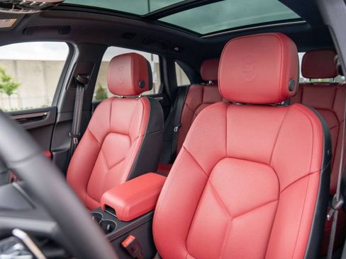 New 2026 Porsche Macan AWD/4WD image 5