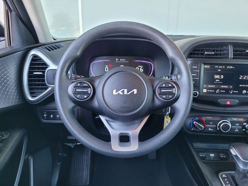 Used 2025 Kia Soul LX w/ LX Technology Package FWD image 16