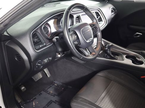 Used 2019 Dodge Challenger SXT image 17