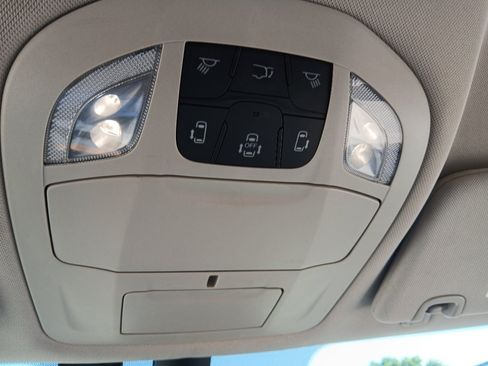 Used 2023 Chrysler Pacifica Touring-L FWD image 20