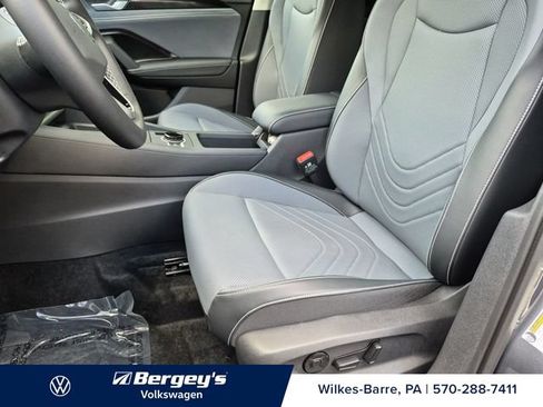 Certified 2026 Volkswagen Tiguan SE AWD/4WD image 12