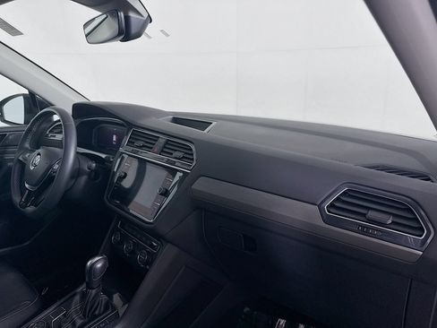 Used 2021 Volkswagen Tiguan SEL AWD/4WD image 28