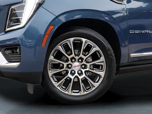 Used 2025 GMC Yukon XL Denali w/ Denali Reserve Package image 4