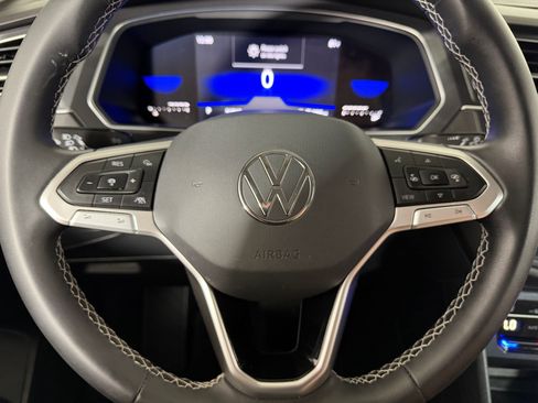 Used 2022 Volkswagen Tiguan SE FWD image 13