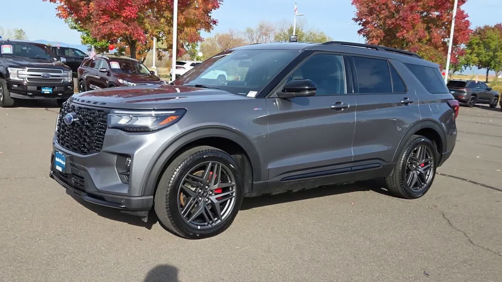 Used 2025 Ford Explorer ST-Line w/ ST-Line Street Pack AWD/4WD image 4