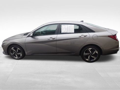 Certified 2023 Hyundai Elantra SEL w/ Convenience Package image 10