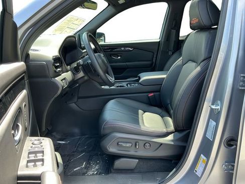 Used 2025 Honda Pilot TrailSport image 10