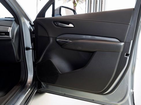 Used 2025 Cadillac XT4 Premium Luxury image 34