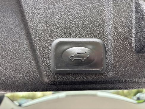 Used 2012 Chevrolet Traverse LTZ image 9