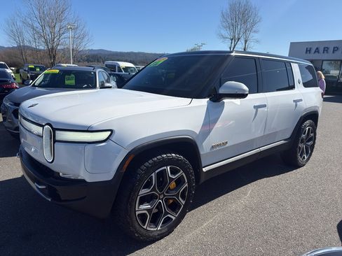 Used 2023 Rivian R1S Adventure image 28