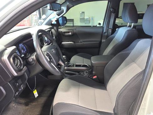 Used 2023 Toyota Tacoma TRD Sport w/ Technology Package image 8