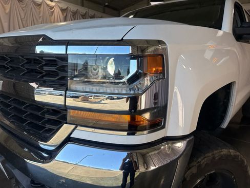 Used 2018 Chevrolet Silverado 1500 LT w/ Max Trailering Package AWD/4WD image 9