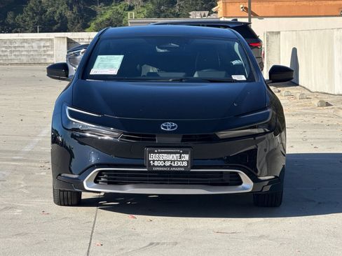 Used 2025 Toyota Prius XSE image 5