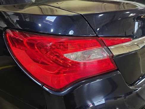 Used 2012 Chrysler 200 Touring FWD image 34