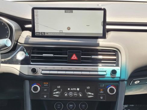 Used 2025 Genesis G70 2.5T image 17