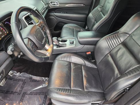 Used 2017 Jeep Grand Cherokee SRT image 9