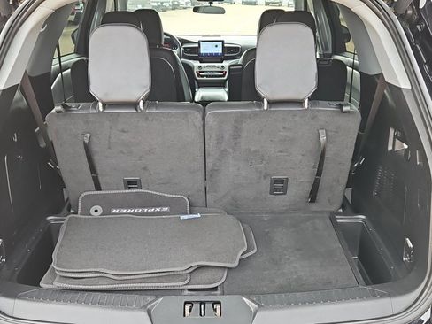 Used 2023 Ford Explorer XLT w/ Equipment Group 202A image 6