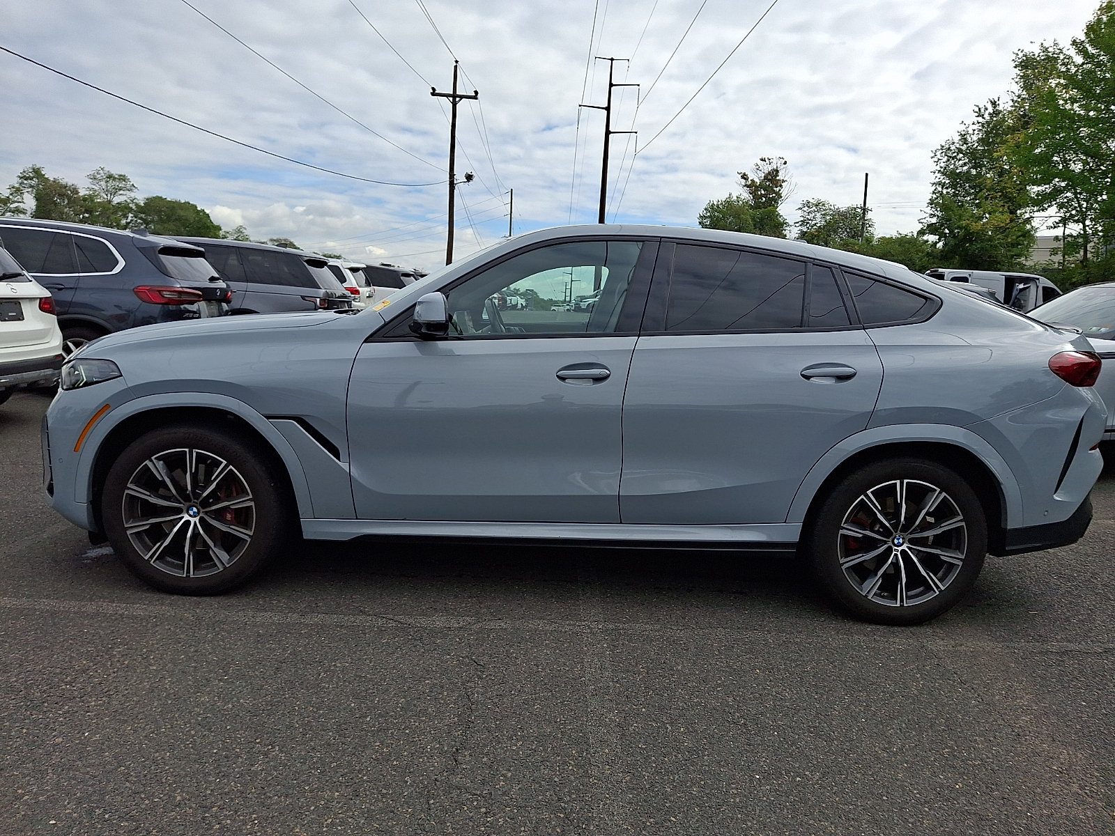 Used 2024 BMW X6 xDrive40i w/ M Sport Professional Package AWD/4WD image 3
