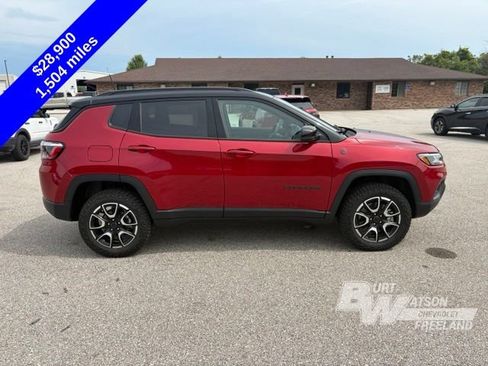 Used 2026 Jeep Compass Trailhawk w/ Sun, Sound & Navigation Group AWD/4WD image 8