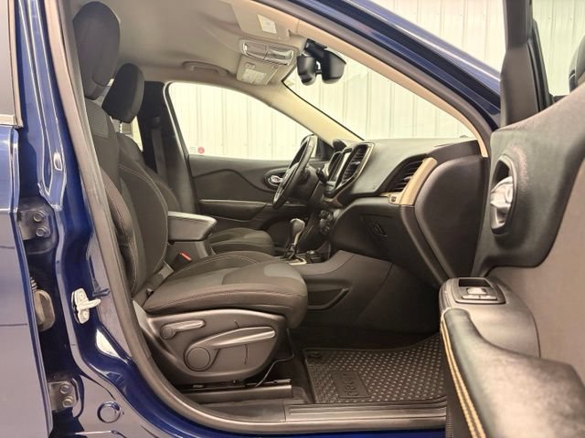 Used 2016 Jeep Cherokee Latitude w/ Comfort & Convenience Group AWD/4WD image 11