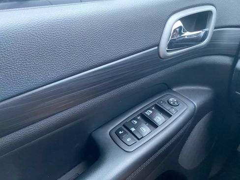 Used 2022 Jeep Grand Cherokee Laredo X AWD/4WD image 11
