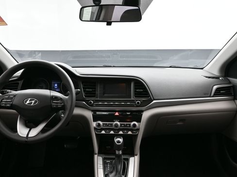 Used 2020 Hyundai Elantra SE image 19