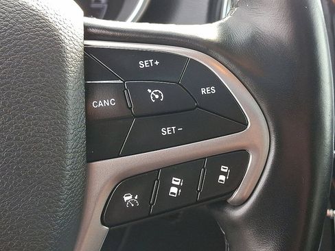 Used 2021 Jeep Grand Cherokee Limited AWD/4WD image 24