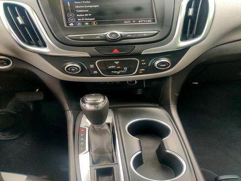 Used 2020 Chevrolet Equinox LS image 10