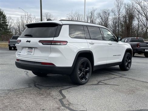 Used 2023 Jeep Grand Cherokee L Laredo image 5