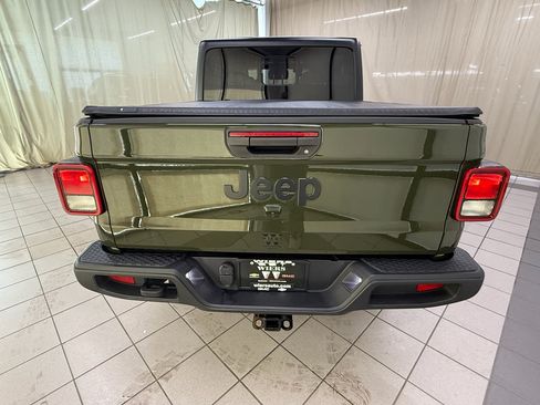 Used 2022 Jeep Gladiator Sport AWD/4WD image 6