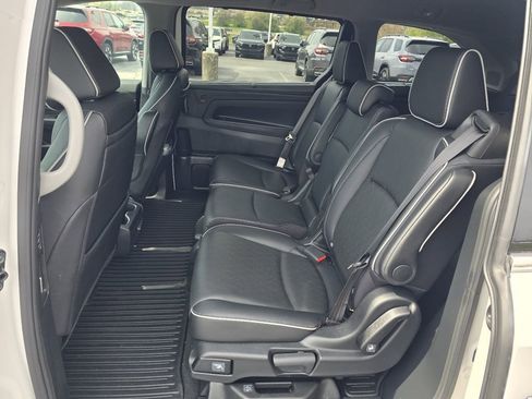 Used 2023 Lexus GX 460 Premium w/ Premium Package image 11