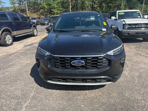 Used 2024 Ford Escape ST-Line w/ Tech Pack #1 FWD image 2