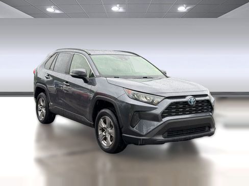 Used 2022 Toyota RAV4 LE AWD/4WD image 6