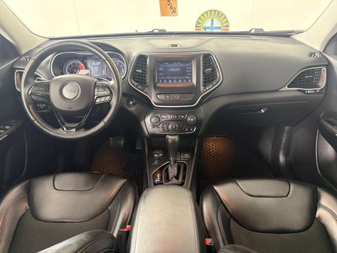 Used 2019 Jeep Cherokee Latitude Plus AWD/4WD image 5