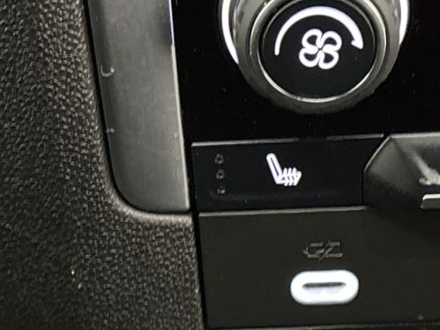 Used 2021 Chevrolet Tahoe Premier w/ Premium Package image 28