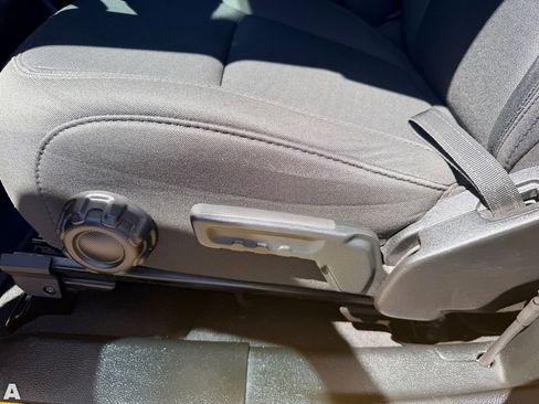 Used 2019 Jeep Wrangler Sport AWD/4WD image 16