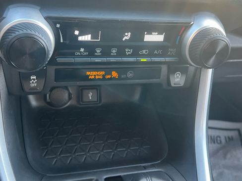 Used 2022 Toyota RAV4 LE image 19