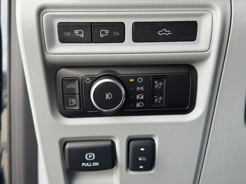 Used 2023 Ford F150 Limited image 16