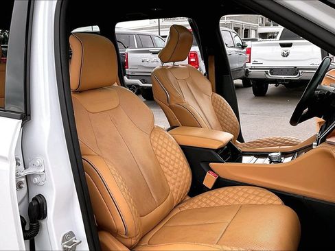Used 2022 Jeep Grand Cherokee Summit AWD/4WD image 30