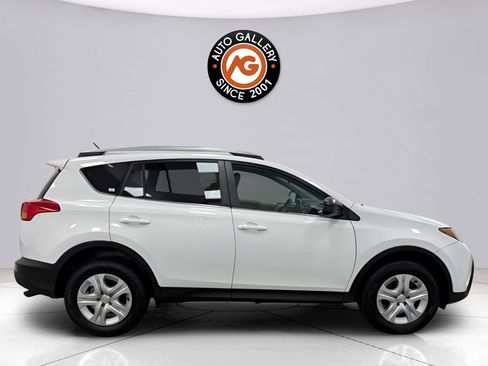 Used 2013 Toyota RAV4 LE AWD/4WD image 2