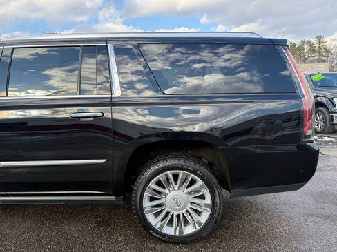Used 2019 Cadillac Escalade ESV Platinum image 7