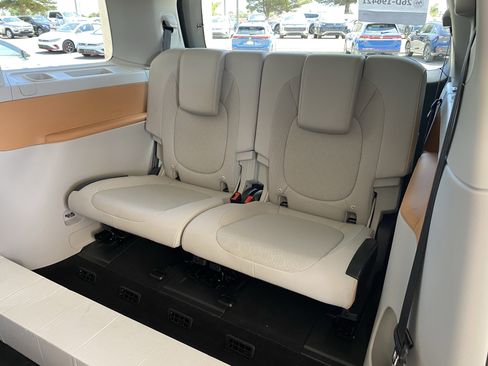 Certified 2025 Volkswagen ID. Buzz 1st Edition RWD image 38