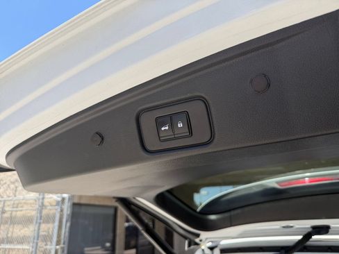 Used 2025 Nissan Pathfinder SV FWD image 23